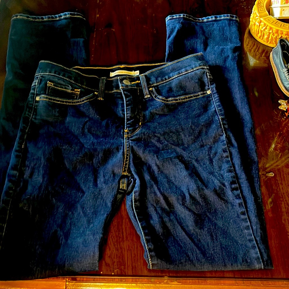 Ladies Levi’s 314 shaping straight.